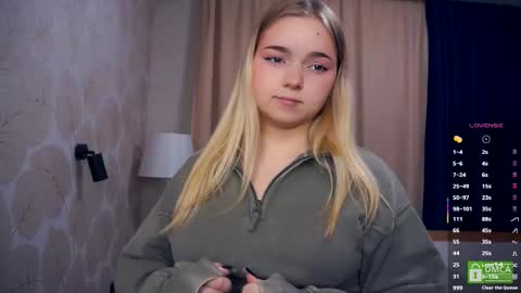 Snapshot of leotafredericks chatting on November 27, 5:09 am Hello everyone Im Lora Its my first day Were going to have fun together online show from November 27, 5:09 am