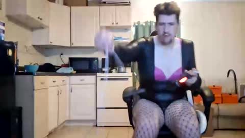 Snapshot of leppard6148 chatting on December 8, 3:45 pm Keith online show from December 8, 3:45 pm