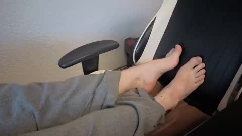 Snapshot of leroy_jerkins chatting on November 30, 10:08 am Leroy online show from November 30, 10:08 am