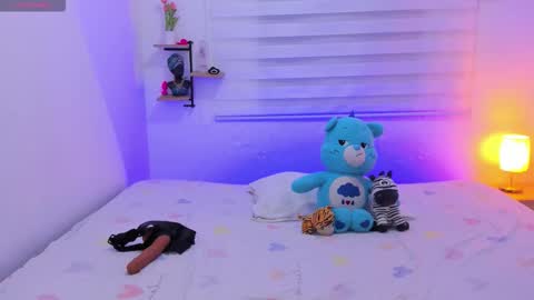 lesbic_hot_69 online show from October 6, 3:26 am