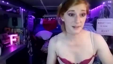 LesleyGumGrass- The Boring Trans girl online show from February 26, 7:53 am