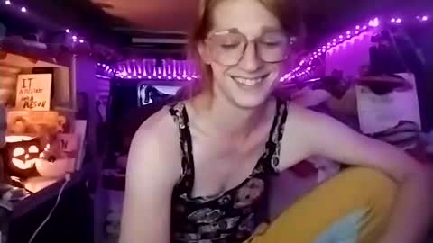 LesleyGumGrass- The Boring Trans girl online show from October 20, 10:10 pm