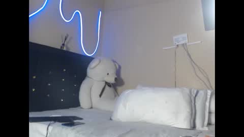 Snapshot of leslie_bebby2 chatting on September 12, 11:15 pm leslie online show from September 12, 11:15 pm