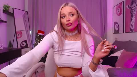 Snapshot of leslie_caronn chatting on January 5, 5:27 pm Stacey online show from January 5, 5:27 pm