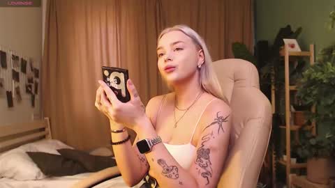 Snapshot of leslie_caronn chatting on February 12, 8:09 am Stacey online show from February 12, 8:09 am