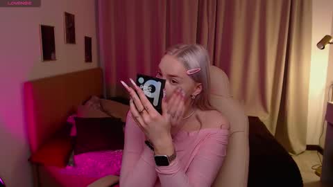 Snapshot of leslie_caronn chatting on February 28, 7:42 am Stacey online show from February 28, 7:42 am