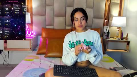 Snapshot of lesliebush chatting on November 2, 11:12 am LeslieBush online show from November 2, 11:12 am