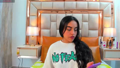 Snapshot of lesliebush chatting on November 9, 11:08 am LeslieBush online show from November 9, 11:08 am