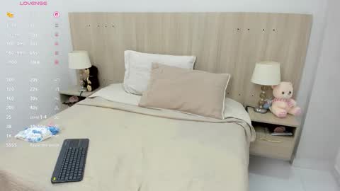 Lesly Santodomingo online show from October 11, 7:45 pm