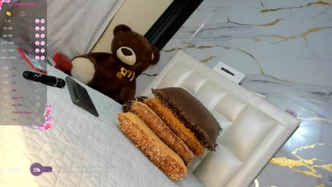 I am here from Monday to Friday from 730 am to 130 pm Colombia time and saturday from 500 am to 1000 am .... Soon Blue page online show from February 17, 4:15 pm