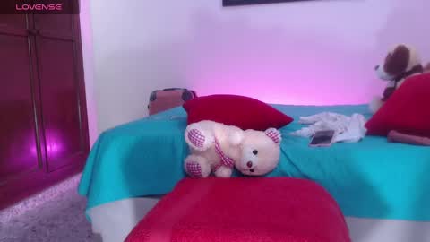 Snapshot of leslyandika chatting on March 7, 11:05 pm LeslyAndika online show from March 7, 11:05 pm