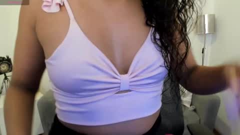 Snapshot of leslyflorez chatting on March 3, 8:54 pm Lesly online show from March 3, 8:54 pm