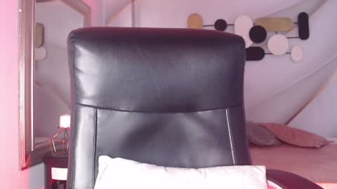 Less  online show from December 24, 4:19 pm