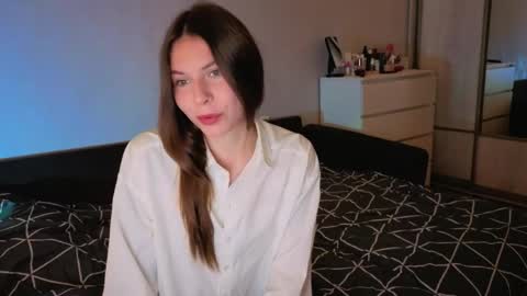 Snapshot of let_me_seee chatting on May 19, 4:35 pm Fiona online show from May 19, 4:35 pm