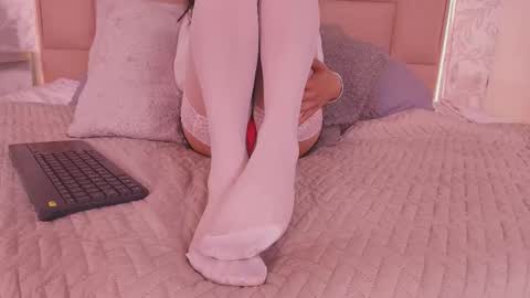 Leti White online show from December 16, 10:15 pm