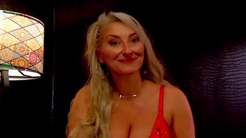 Snapshot of leticiareys chatting on December 3, 1:02 am leticiareys online show from December 3, 1:02 am