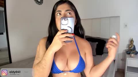 Snapshot of leticiaroldan chatting on October 26, 12:49 am Leticia online show from October 26, 12:49 am