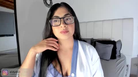 Snapshot of leticiaroldan chatting on October 28, 12:47 am Leticia online show from October 28, 12:47 am