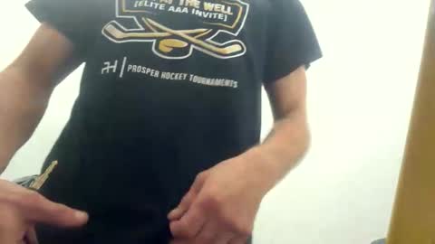 Snapshot of letmehitthat1986 chatting on October 19, 3:07 am letmehitthat1986 online show from October 19, 3:07 am