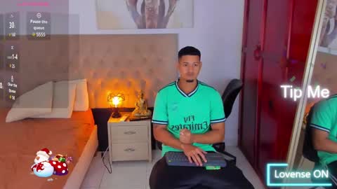 Snapshot of lewishamiltom chatting on March 5, 6:45 pm lewis online show from March 5, 6:45 pm