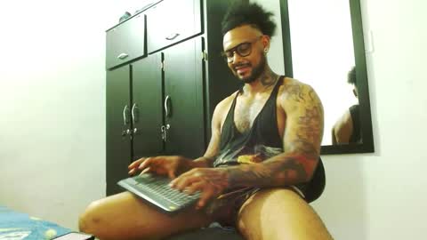 Snapshot of lewisstrong chatting on September 20, 10:33 pm Lewis Strong online show from September 20, 10:33 pm