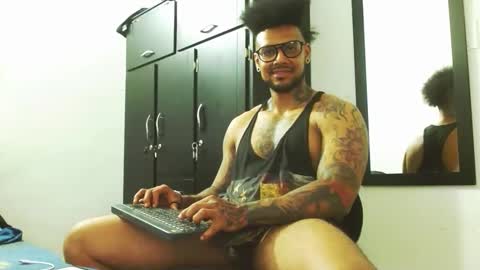 Snapshot of lewisstrong chatting on October 14, 6:52 pm Lewis Strong online show from October 14, 6:52 pm
