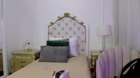    online show from October 25, 11:40 am