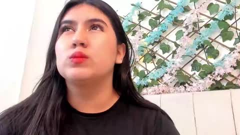 Snapshot of lexi_bloom chatting on October 18, 10:27 am Gabrielle online show from October 18, 10:27 am