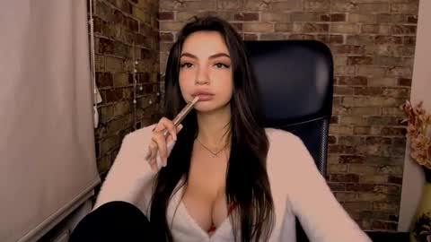 Alexia online show from December 7, 4:25 pm