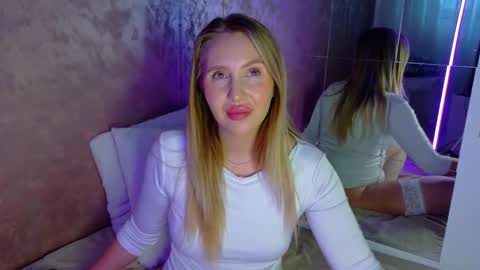 Snapshot of lexi_u_ chatting on November 20, 6:13 am LEXXY online show from November 20, 6:13 am