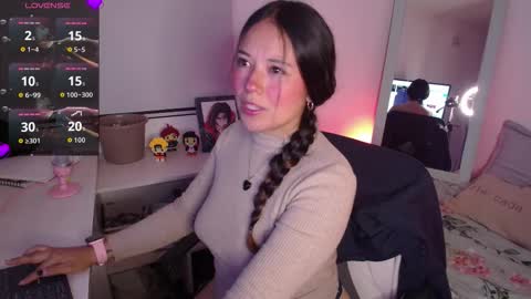 Lexie Thompson   8pm  0000am -5 online show from November 19, 12:43 am