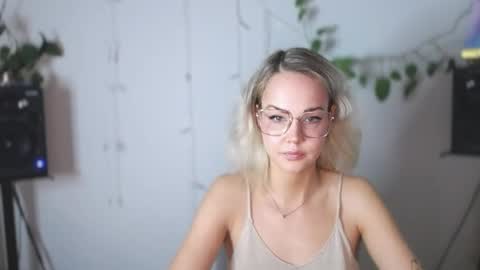 Snapshot of lexie_wild chatting on December 10, 8:30 am Lexie online show from December 10, 8:30 am