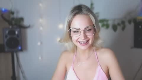 Snapshot of lexie_wild chatting on December 11, 6:42 pm Lexie online show from December 11, 6:42 pm