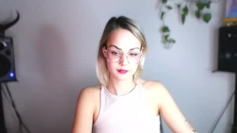 Snapshot of lexie_wild chatting on February 24, 10:03 pm Lexie online show from February 24, 10:03 pm