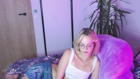 Snapshot of lexie_wild chatting on September 10, 6:46 am Lexie online show from September 10, 6:46 am