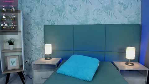 Lexie Thompson  online show from October 22, 12:05 pm