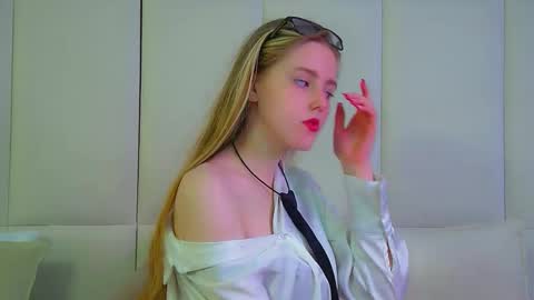 Lexi online show from September 30, 8:19 am