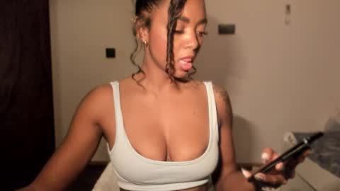 Snapshot of lexy_squirt_queen chatting on December 3, 12:18 am LEXY - Independent account online show from December 3, 12:18 am