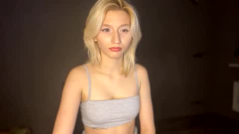 Snapshot of leyasaolee chatting on November 27, 8:22 pm Leya online show from November 27, 8:22 pm