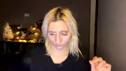 Snapshot of leyasaolee chatting on December 14, 5:18 pm Leya online show from December 14, 5:18 pm