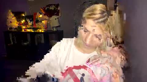 Snapshot of leyasaolee chatting on December 16, 7:41 pm Leya online show from December 16, 7:41 pm