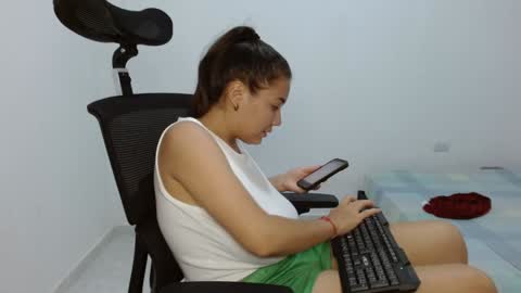 leydy_day online show from January 30, 1:44 am