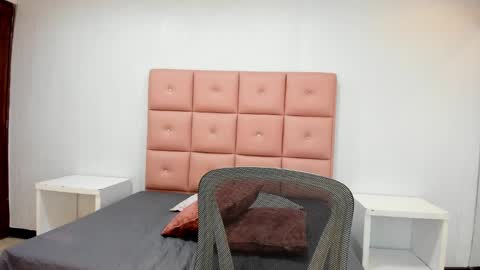 lhiamfitt online show from December 3, 7:11 pm