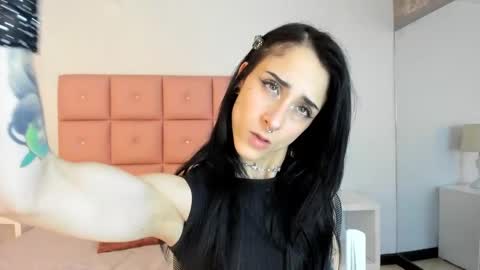 lhiamfitt online show from January 24, 11:04 am