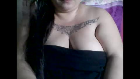 Snapshot of lhiannash33 chatting on November 29, 6:33 pm lhiannash33 online show from November 29, 6:33 pm