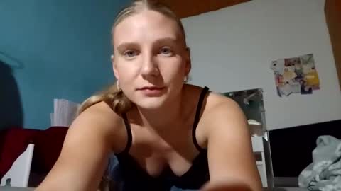 Snapshot of lia06_ chatting on October 3, 6:05 pm lia06_ online show from October 3, 6:05 pm