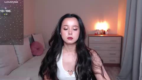 Snapshot of lia_hetty chatting on November 13, 11:09 am L I A online show from November 13, 11:09 am