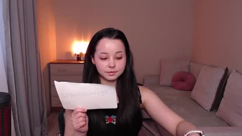 Snapshot of lia_hetty chatting on December 2, 11:04 am L I A online show from December 2, 11:04 am