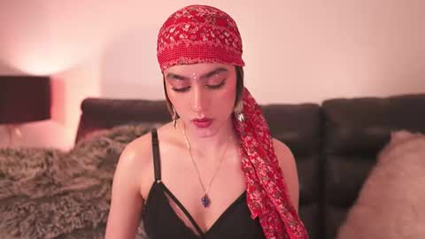 liaa online show from December 4, 8:06 pm