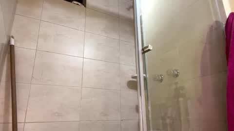 Little Queen Lia  online show from March 27, 12:05 am